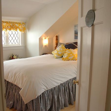 Leaside Manor Bed & Breakfast Сент Джонс Екстериор снимка