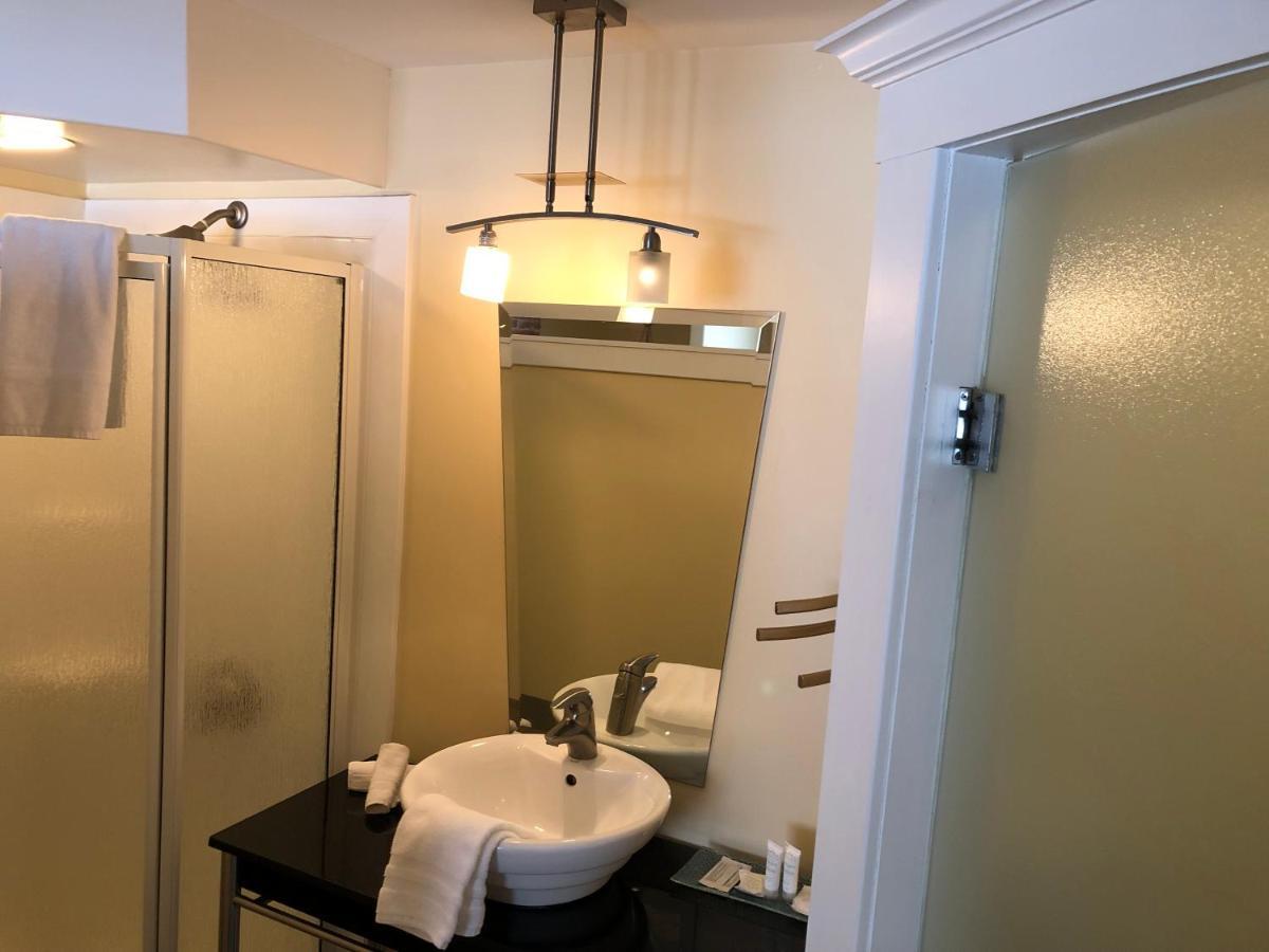 Leaside Manor Bed & Breakfast Сент Джонс Екстериор снимка